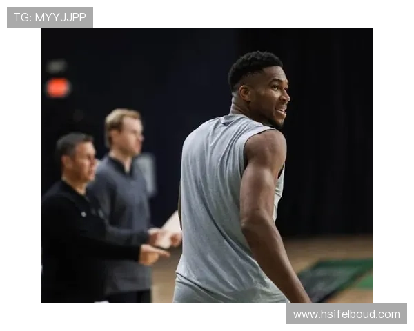 字母哥新冠康复后重返雄鹿训练营开展无对抗训练备战新赛季